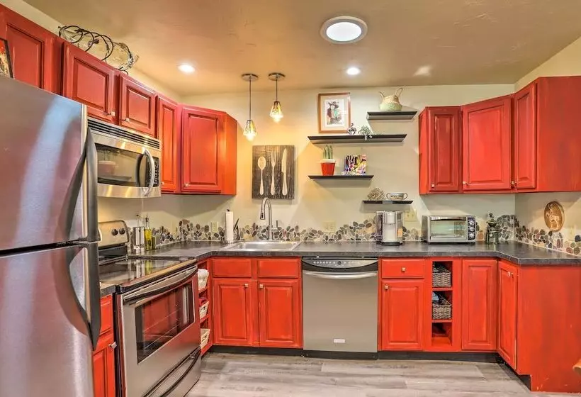 Colorado Cowboy Cottage: 12 Mi To Downtown Denver