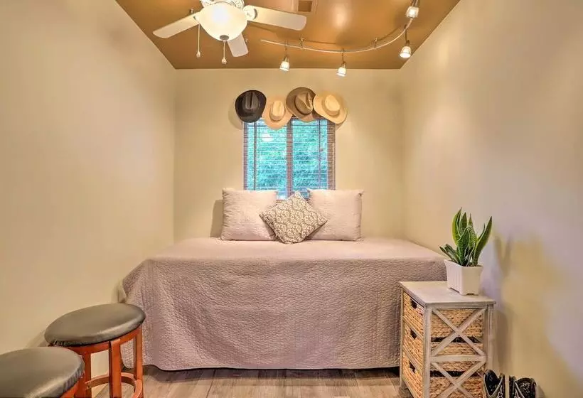 Colorado Cowboy Cottage: 12 Mi To Downtown Denver