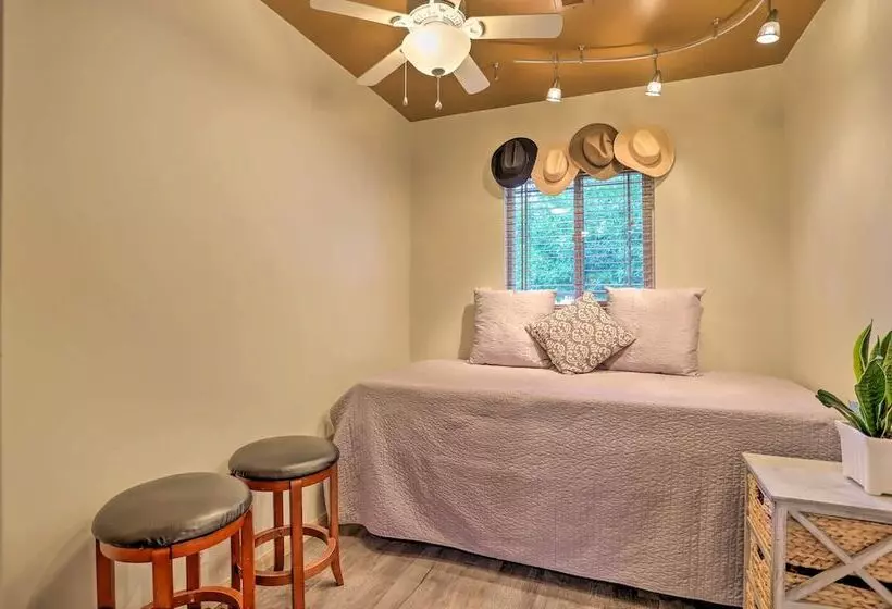 Colorado Cowboy Cottage: 12 Mi To Downtown Denver