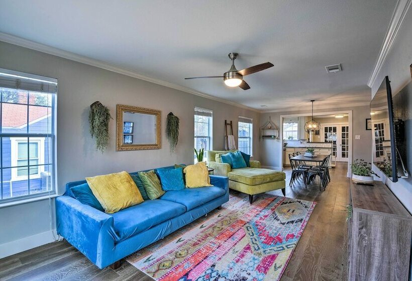 Colorful Fort Worth Home ~ 5 Mi To Downtown