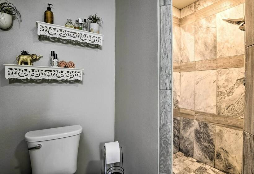 Colorful Fort Worth Home ~ 5 Mi To Downtown