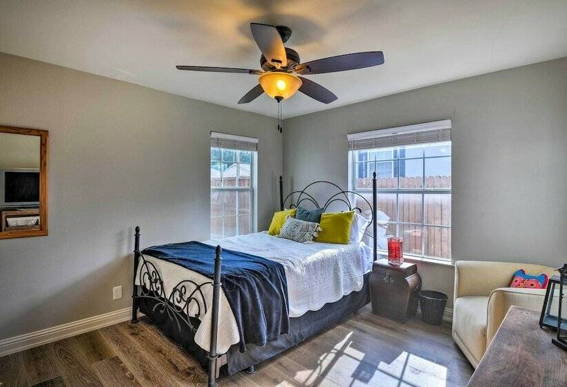 Colorful Fort Worth Home ~ 5 Mi To Downtown
