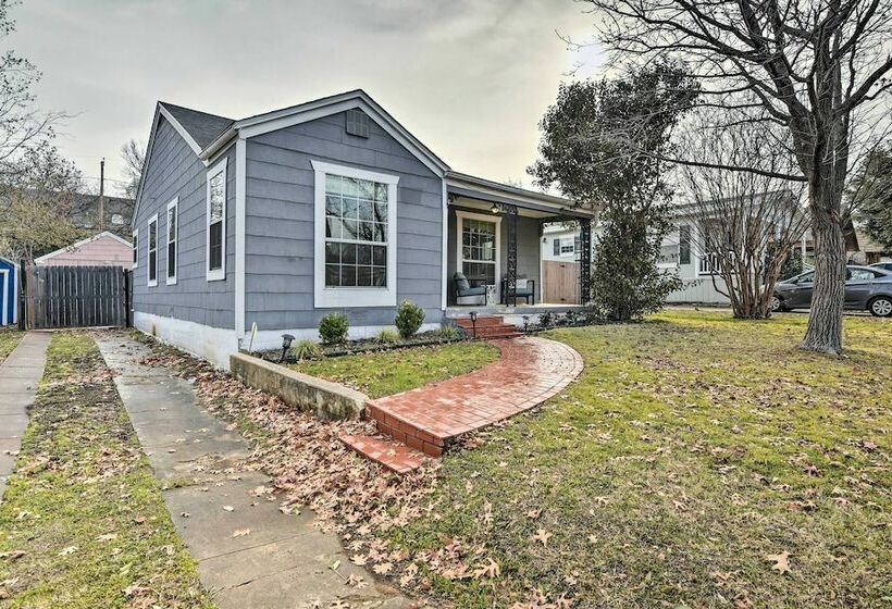Colorful Fort Worth Home ~ 5 Mi To Downtown