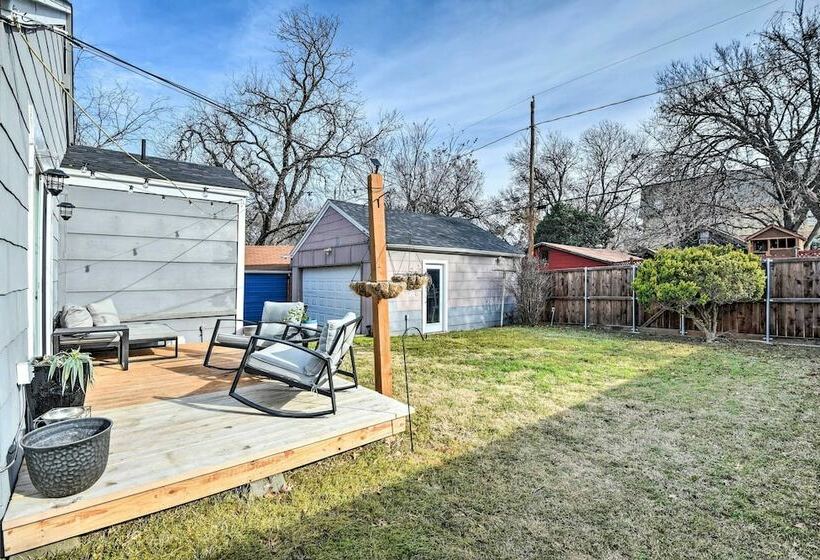 Colorful Fort Worth Home ~ 5 Mi To Downtown