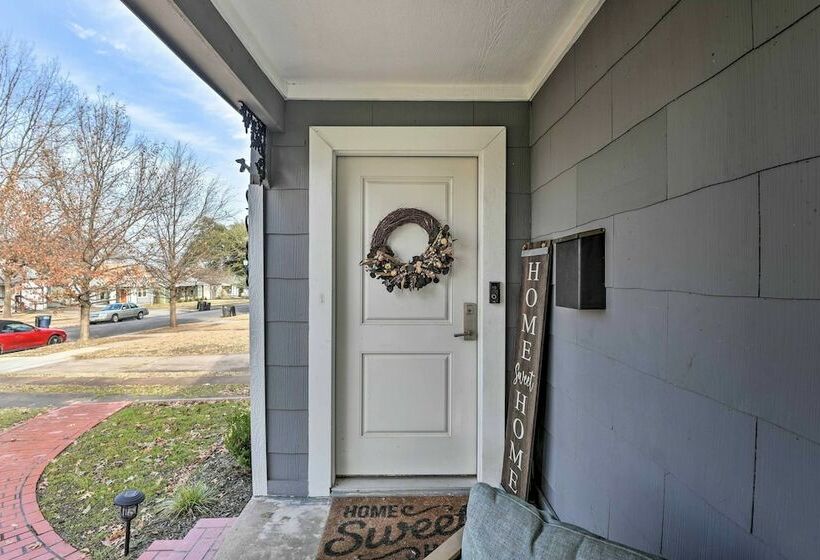 Colorful Fort Worth Home ~ 5 Mi To Downtown