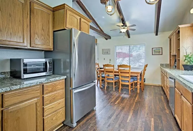 Cozy Home W/ Patio Near Yosemite National Park!