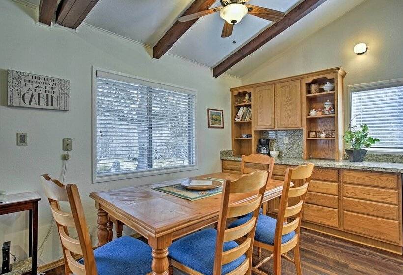 Cozy Home W/ Patio Near Yosemite National Park!