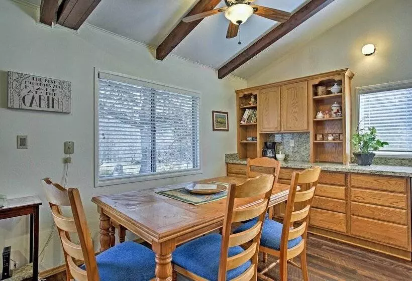 Cozy Home W/ Patio Near Yosemite National Park!