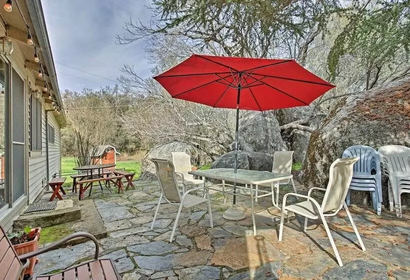 Cozy Home W/ Patio Near Yosemite National Park!
