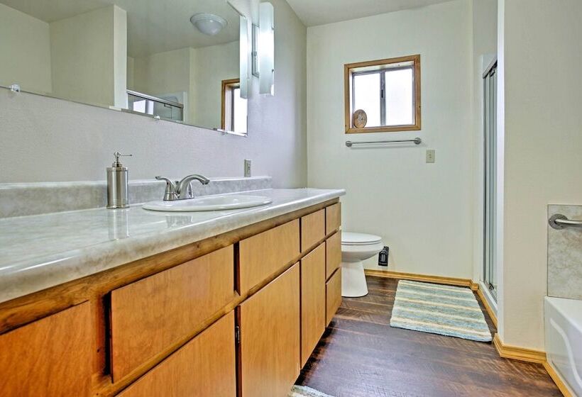 Cozy Home W/ Patio Near Yosemite National Park!