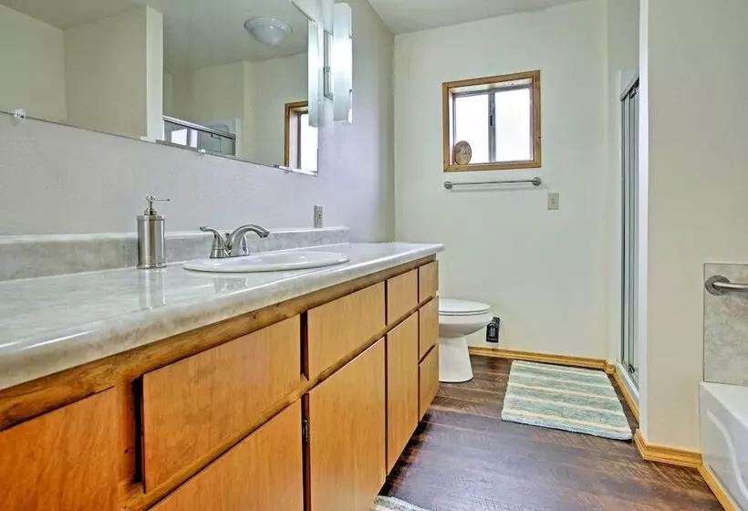 Cozy Home W/ Patio Near Yosemite National Park!