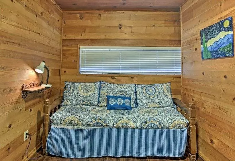 Cozy Home W/ Patio Near Yosemite National Park!