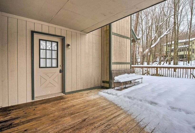 Cozy Lake Ariel Home W/ Community Amenities!