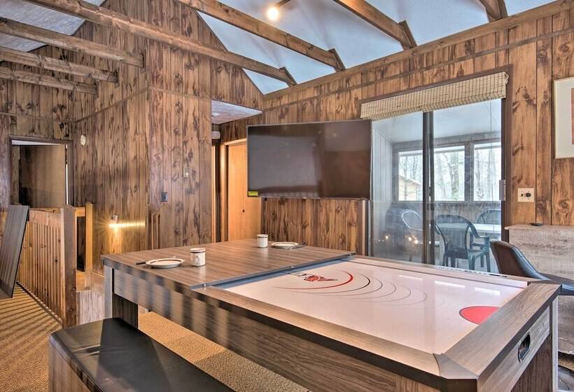 Cozy Lake Ariel Home W/ Community Amenities!