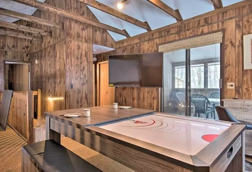 Cozy Lake Ariel Home W/ Community Amenities!