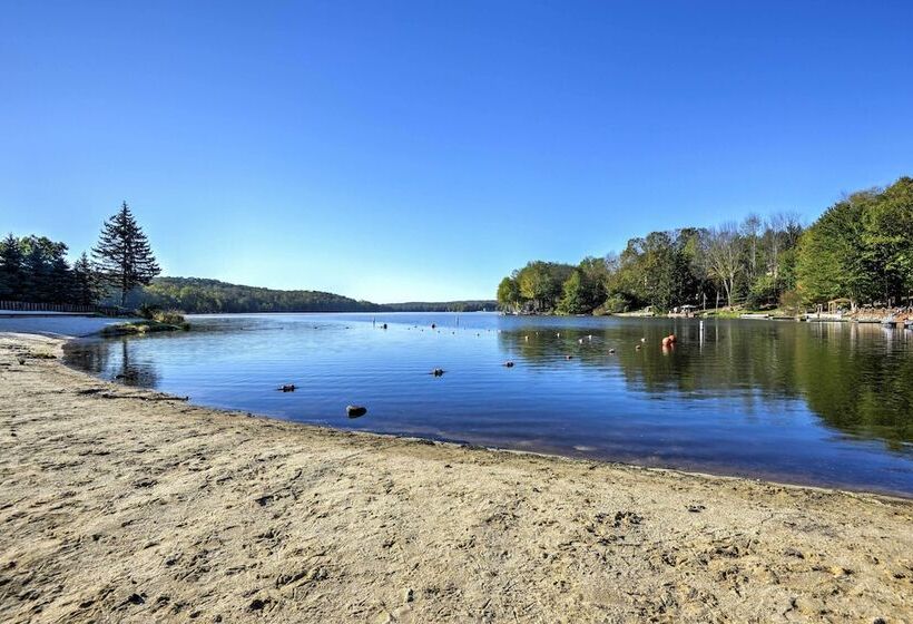 Cozy Lake Ariel Home W/ Community Amenities!