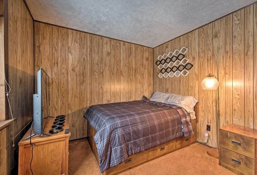 Cozy Lake Ariel Home W/ Community Amenities!