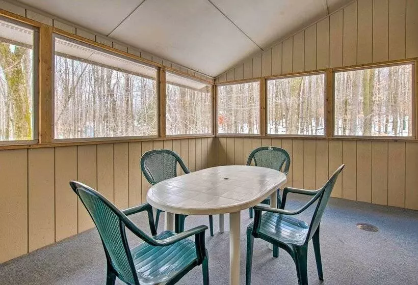 Cozy Lake Ariel Home W/ Community Amenities!