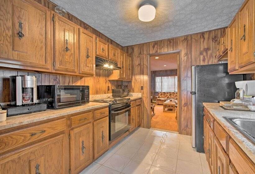 Cozy Lake Ariel Home W/ Community Amenities!