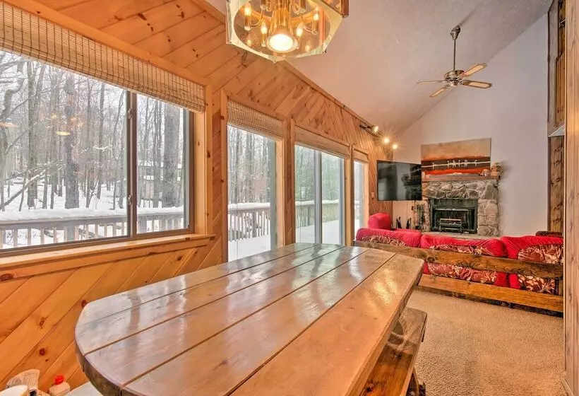 Cozy Lake Ariel Home W/ Community Amenities!