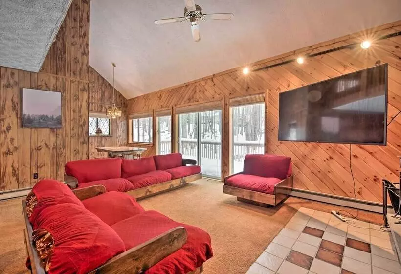 Cozy Lake Ariel Home W/ Community Amenities!