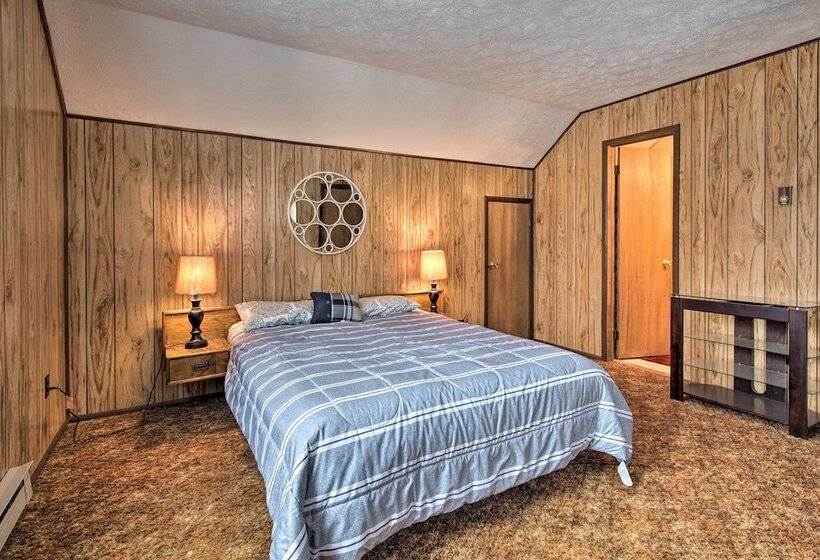 Cozy Lake Ariel Home W/ Community Amenities!