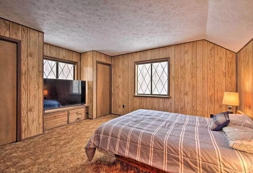 Cozy Lake Ariel Home W/ Community Amenities!