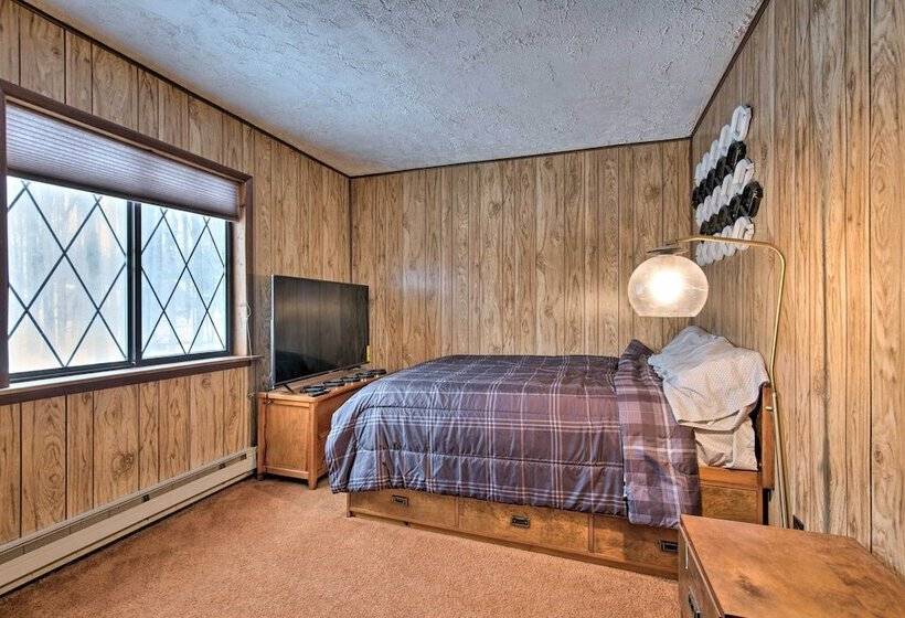 Cozy Lake Ariel Home W/ Community Amenities!