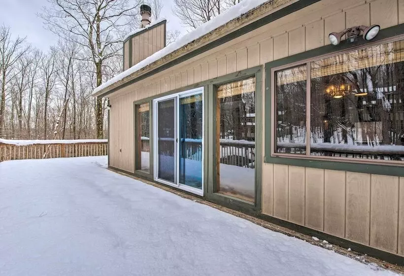 Cozy Lake Ariel Home W/ Community Amenities!