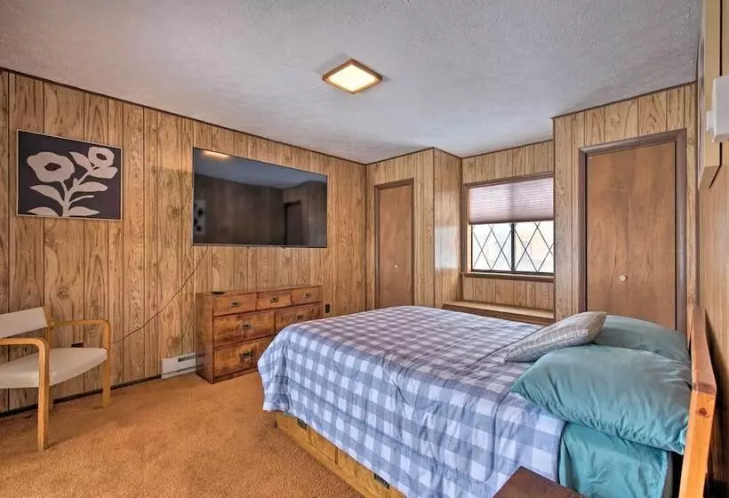 Cozy Lake Ariel Home W/ Community Amenities!