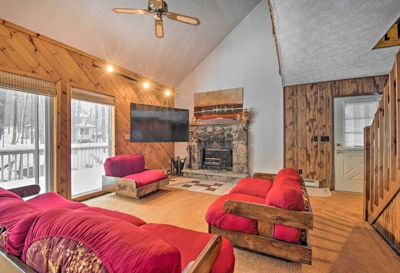 Cozy Lake Ariel Home W/ Community Amenities!