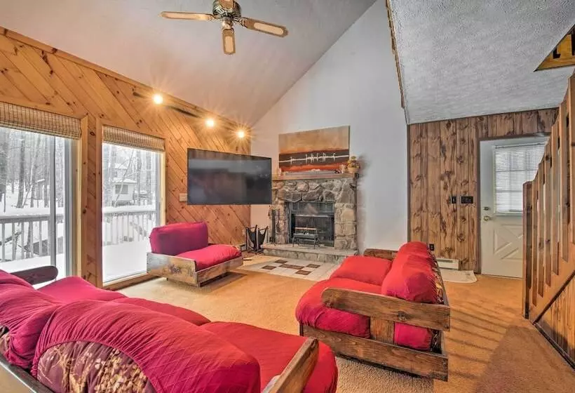 Cozy Lake Ariel Home W/ Community Amenities!