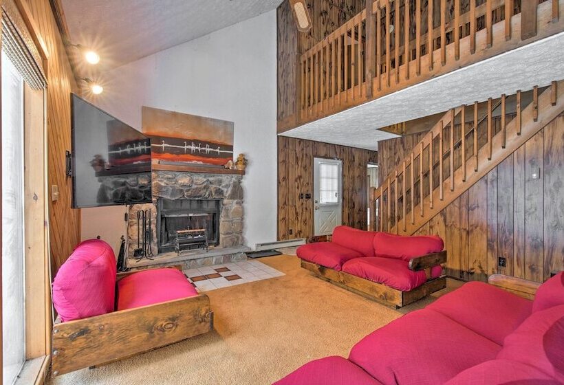 Cozy Lake Ariel Home W/ Community Amenities!