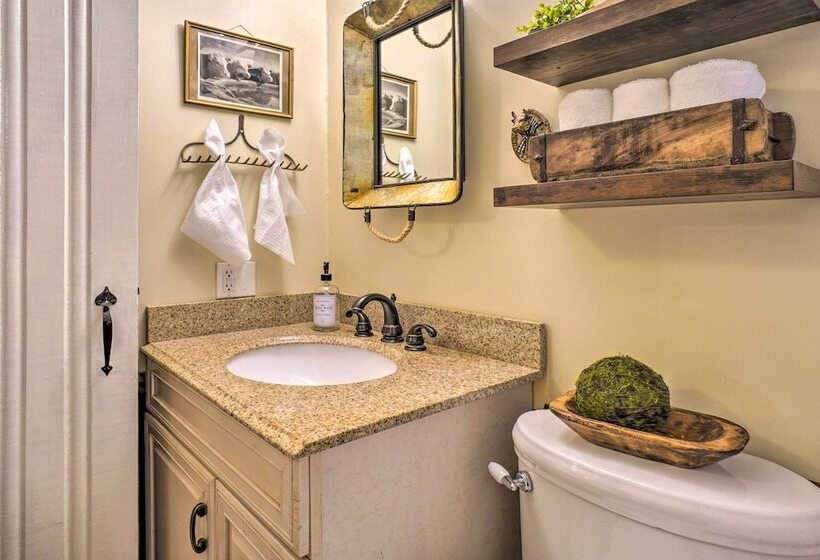 Dreamy Homestead Escape: Patio, Ranch On Site