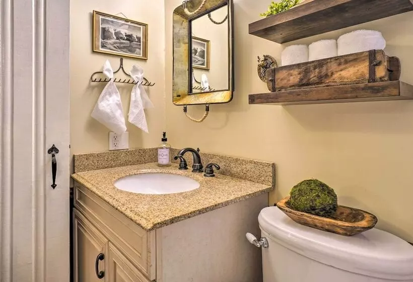 Dreamy Homestead Escape: Patio, Ranch On Site