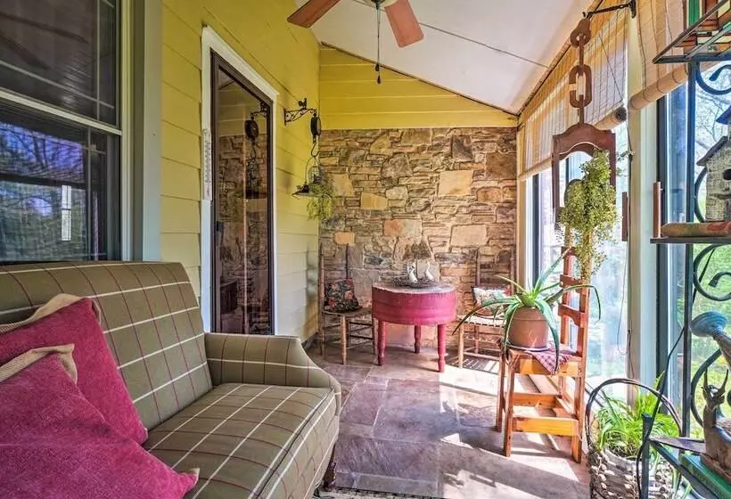 Dreamy Homestead Escape: Patio, Ranch On Site