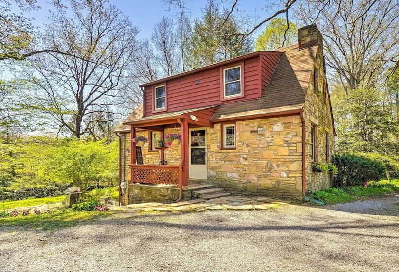 Dreamy Homestead Escape: Patio, Ranch On Site