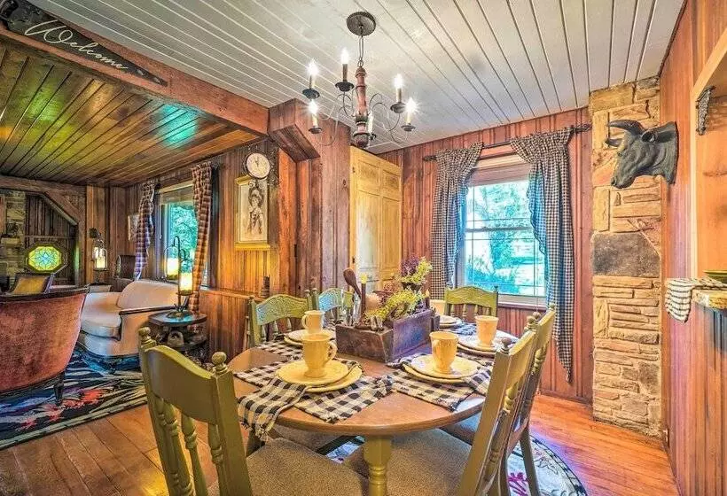 Dreamy Homestead Escape: Patio, Ranch On Site