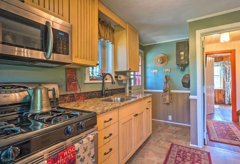 Dreamy Homestead Escape: Patio, Ranch On Site