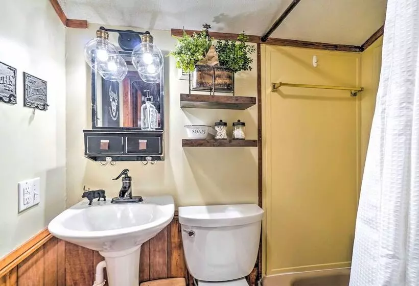 Dreamy Homestead Escape: Patio, Ranch On Site