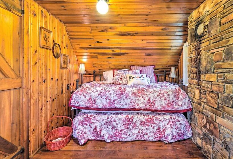 Dreamy Homestead Escape: Patio, Ranch On Site