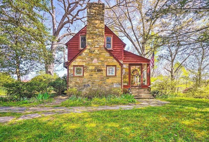 Dreamy Homestead Escape: Patio, Ranch On Site