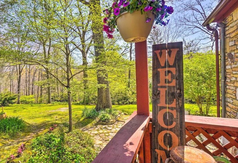 Dreamy Homestead Escape: Patio, Ranch On Site