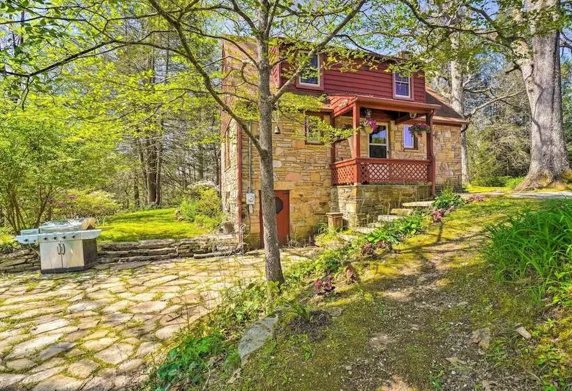 Dreamy Homestead Escape: Patio, Ranch On Site