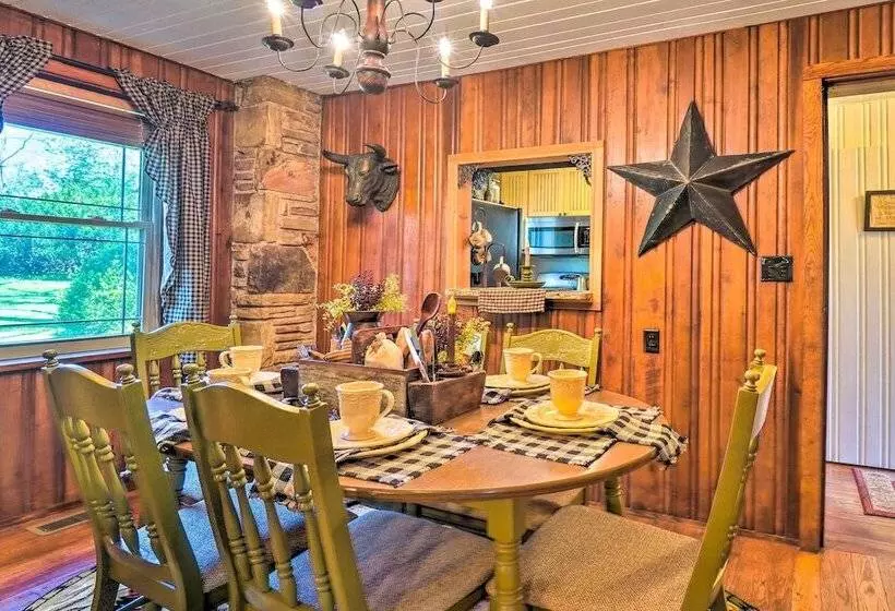 Dreamy Homestead Escape: Patio, Ranch On Site