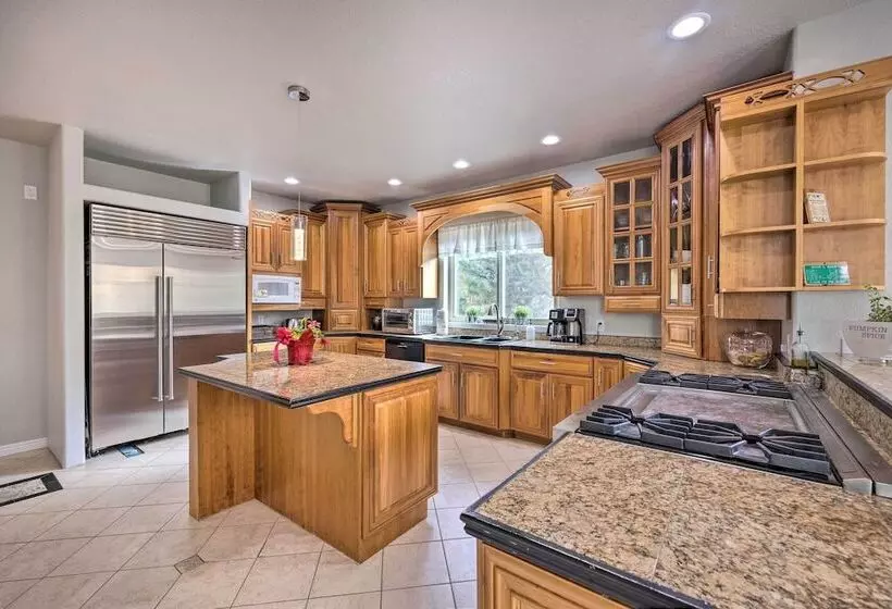 Estate W/ Indoor Pool & Decks ~ 25 Mi To Dtwn