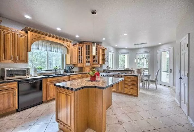 Estate W/ Indoor Pool & Decks ~ 25 Mi To Dtwn