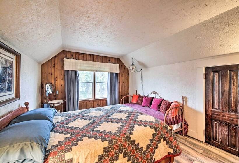 Historic Alexandria Home W/ Private Yard!