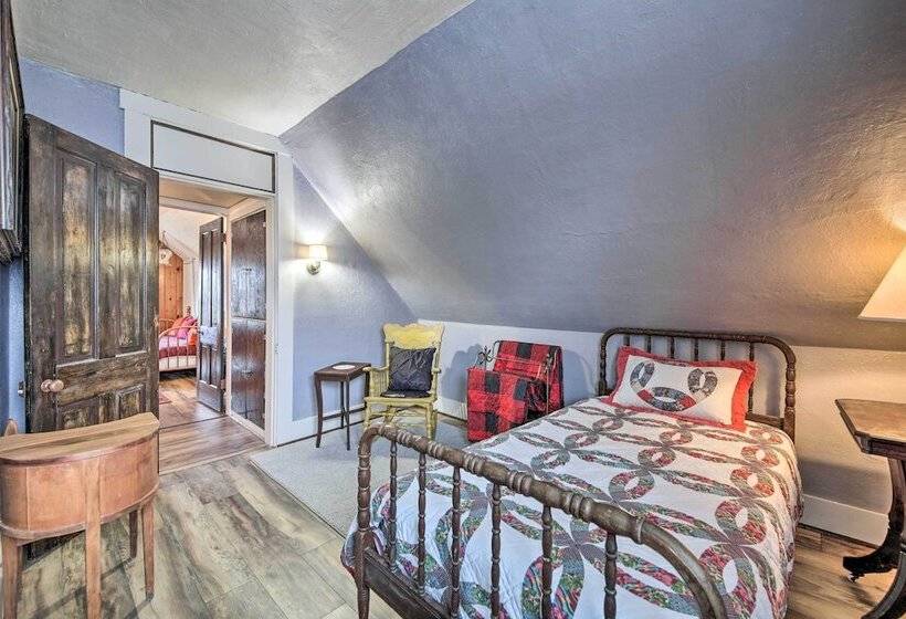 Historic Alexandria Home W/ Private Yard!