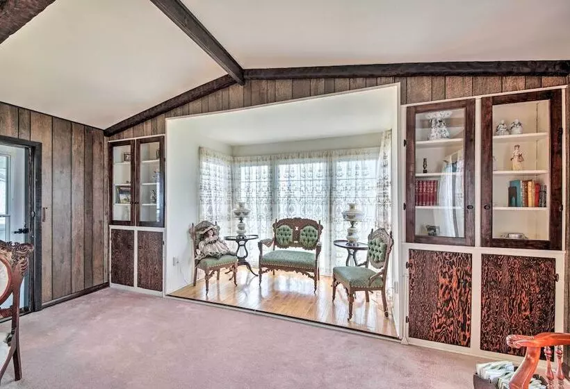 Historic Alexandria Home W/ Private Yard!